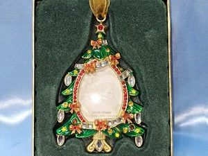 VINTAGE METALL & EMAILLE CHRISTBAUM BILDERRAHMEN ORNAMENT MIT STRASSSTEINEN - Bild 1 von 15