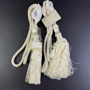 HomeTrends Aristocrat cremefarbener Vorhang & Stuhl Raffhalter 2 x 31 Zoll Raffhalter mit 9 Zoll Quaste - Bild 1 von 16