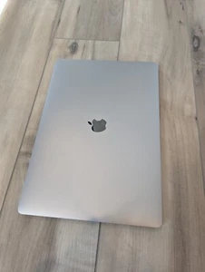Apple MacBook Pro 16 in 2019 Gray/Intel Core i7 2.60 GHz, 512 GB SSD, 16 GB RAM - Photo 1/5