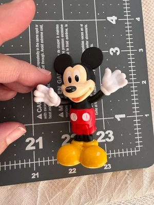 Figura miniatura Mickey Mouse Cake Topper 3 pulgadas Foto 1 de 4
