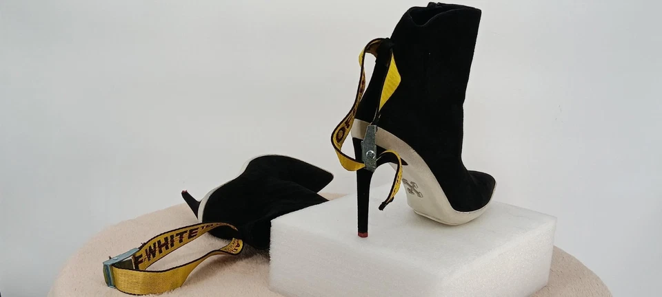 Botines de gamuza negros Off-White™ con correa amarilla - Talla 37 | Usados Foto 1 de 4