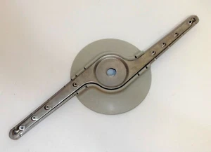 Whirlpool Dishwasher : Lower Spray Arm Assembly (8268332 / 8268333) {P3685} - Picture 1 of 3