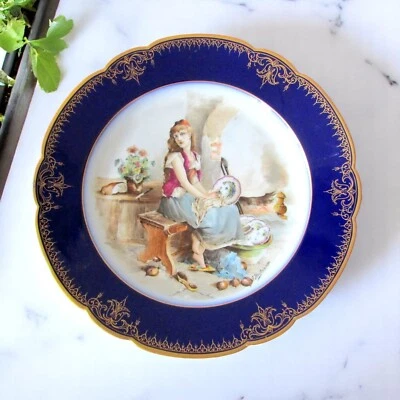 Limoges ou Vierzon. Plat en porcelaine à décor d'une femme, XIXe siècle - Photo 1/3