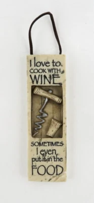 Placa colgante de historia y heráldica de piedra sintética - "Me encanta cocinar con vino..." Foto 1 de 2