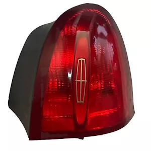 LINCOLN TOWN CAR 1998 1999 2000 2001 2002 RIGHT PASSENGER RH TAIL LIGHT GOLD - Picture 1 of 2