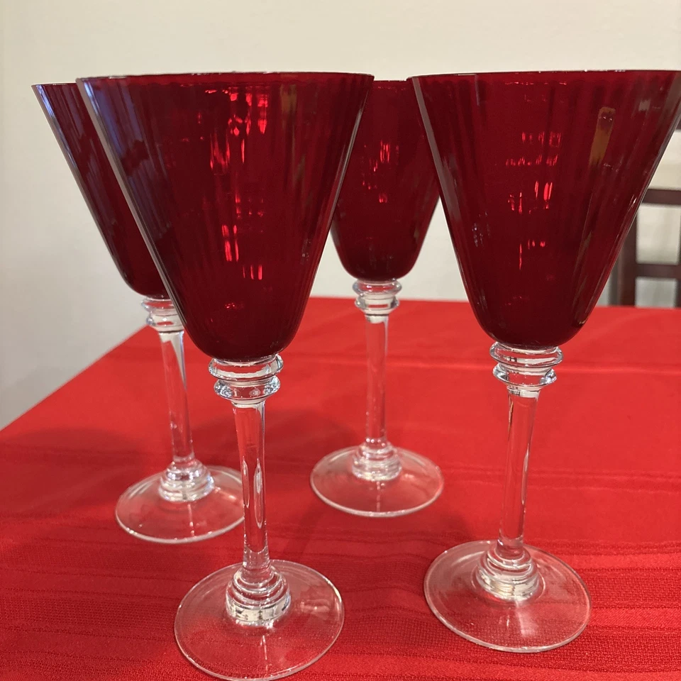"4 copas acanaladas de vino/agua rojo rubí 9,5"" muelle 1, hermosas"  Foto 1 de 4