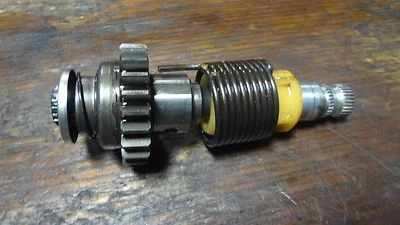 82 KAWASAKI KZ750 CSR KZ 750 KM343 MOTOR KICKER ARRANQUE EJE MONTAJE Foto 1 de 3