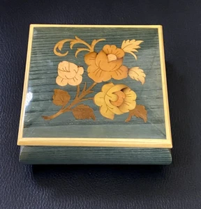 Petite boîte à bijoux vintage à charnières florales en bois incrusté fabriquée en Italie - Photo 1/10