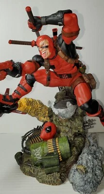 Estatua de exhibición de fan art impresa y pintada en 3D Deadpool con conjunto de imanes  Foto 1 de 4