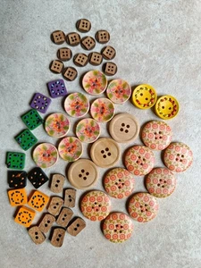 Lot of 51 Wooden Buttons Random Natural Mix Flowers - Picture 1 of 5