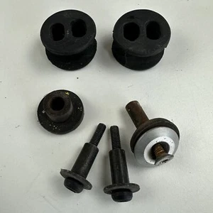 Triumph 955i Sprint RS 2003 Fuel tank rubber mount bush set as shown - Picture 1 of 8