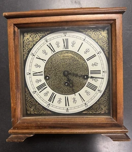 Orologio a cucù MFG con chiave a carica girevole - Foto 1 di 12