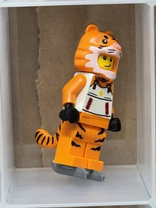 LEGO Minifigure - Year of the Tiger Guy - No hol258 - QTY 1 - Picture 1 of 1