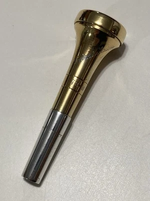 Boquilla trompeta Conn Constellation 7-BW plateada y dorada con garganta más apretada Foto 1 de 4