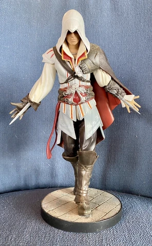 Assassins Creed II 2 Ezio Collector's Edition White Statue 9" Action Figure Cover