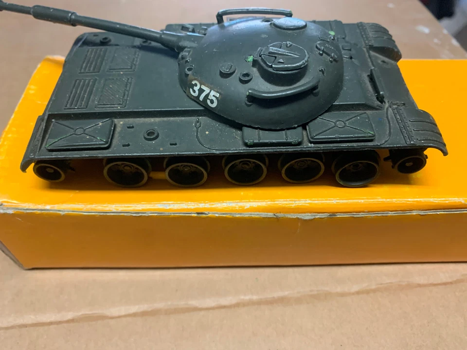 POLISTIL- T62 RUSSO-CARRO ARMATO -SCALA 1/50-USATO- NON COMPLETO - Immagine 1 di 1