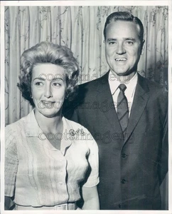 1962 Pressefoto South Carolina Gouverneur Ernest Fritz Hollings mit Frau Martha - Bild 1 von 2