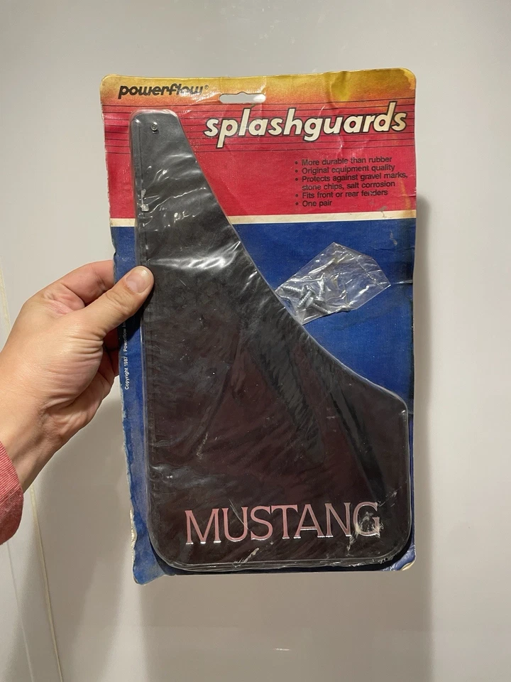 Par de protectores contra salpicaduras Powerflow Mustang de colección abrazadera delantera trasera nuevo stock antiguo Foto 1 de 4