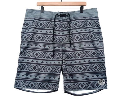 Pantalones Cortos Life Is Good Para Hombre 40 Gris Plata Azteca AOP Cordón Nadar Playa Foto 1 de 4