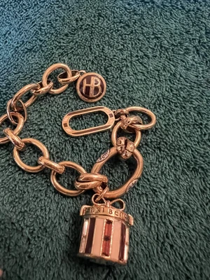 Icónico Henri Bendel Tono Dorado y Esmalte Sombrero Caja Dije Pulsera Foto 1 de 4