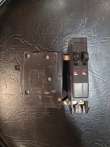 QO1520 - QUADRATISCH D 15A/20A AMP 2x1P POL 10kA@120/240V DUPLEXSCHUTZSCHALTER - NNB - Bild 1 von 5