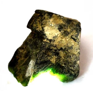 Afghanistan Green Serpentine Untreated 520 Ct Natural Gemstone Rough - Picture 1 of 3