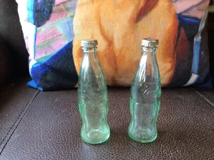 Coca cola salt and pepper shaker set Taiwan 4 1/2 inches tall green glass - Picture 1 of 2