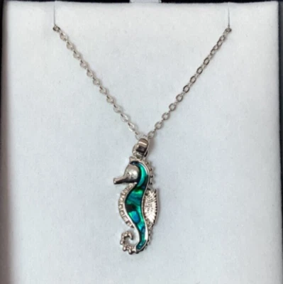 Paua Shell Seahorse Pendant On A Chain (P015) - Imagem 1 de 3