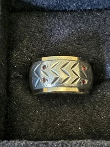 Beautiful 9ct Gold & Silver Band Ring With Rubies & All Round Decor Uk Size K - Picture 1 of 7