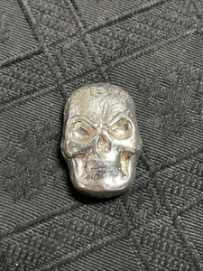 Barra de plata fina Yeager's Poured Silver Skull 1 oz 999 por - YPS - Imagen 1 de 4