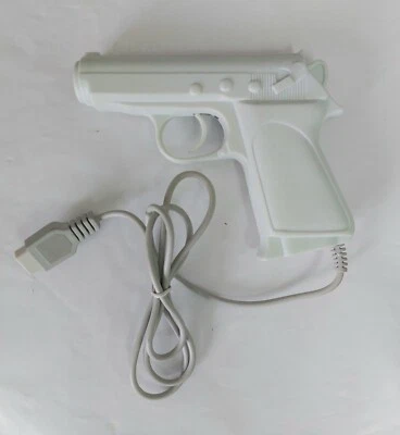 Vintage zapper light gun Makarov from 90's for dendy famicom nes consoles. - Image 1 of 4
