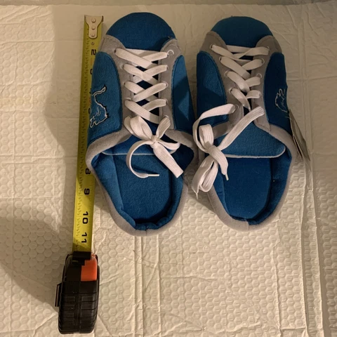 Detroit Lions Team Logo Shoe string Slippers size Small Cover