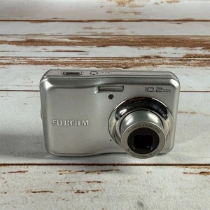 Titel: Fujifilm FinePix A170 10.2MP Silber Digitalkamera - Compact Power - Bild 1 von 6