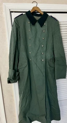 Abrigo original del ejército alemán de la Segunda Guerra Mundial oficial médico doctor Oberartz intacto Foto 1 de 4