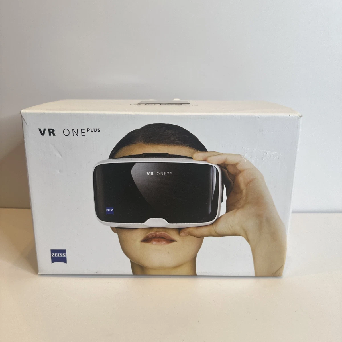 Carl ZEISS  VR   未使用 Amazon | VR ONE Plus [カールツァイス スマートフォン対応型VRヘッド