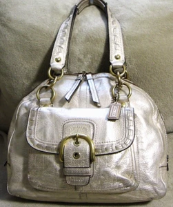 $598 Bolso de Hombro Hobo COACH Courtney Mediano Oro Metálico Cuero - Imagen 1 de 7