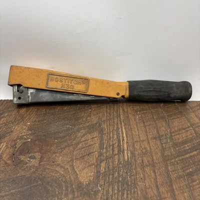 Grapadora Bostich Slap Tacker Power Crown modelo #H30-8 1/4-3/8 grapas para patas Foto 1 de 4