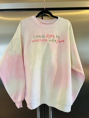 Sudadera hecha a mano Bjork Punch Me in Face corbata bordada ver medidas Foto 1 de 4