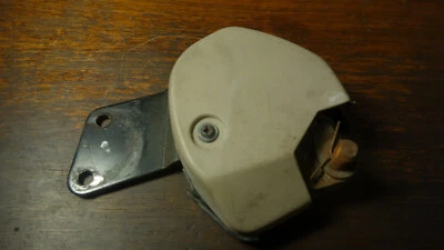 Cubo delantero derecho asiento trasero bisagra izquierda 92-02 SATURN S SERIES SC1, SL1, SW Foto 1 de 4