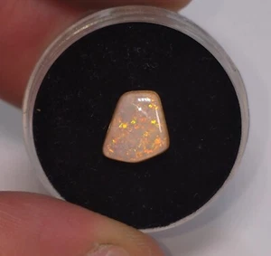 Australian Coober Pedy opal, 1.6ct. 9mm x 8mm Natural solid opal. Freeform - Picture 1 of 6