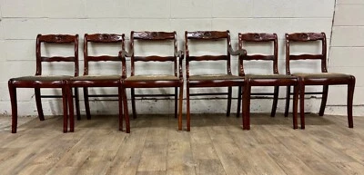 Juego de 6 sillas de comedor vintage de caoba con respaldo de rosa estilo regencia con respaldo de escalera Foto 1 de 4