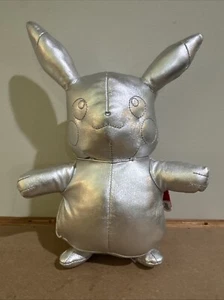 Pikachu Metallic Silber Pokemon Stofftier Plüschtier 25 Jahre Pokémon 2021 - Bild 1 von 5