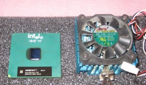 Vintage 566 MHz Intel Celeron Skt370 CPU, SL5L5 & Heatsink/Fan Tested Working - Picture 1 of 12