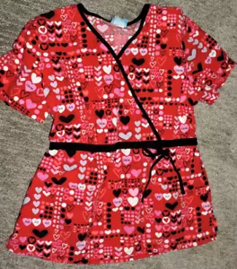 Scrub H.Q. SCRUB TOP SZ M Heart Pattern stretch back waist/drawstring 40" bust - Picture 1 of 3