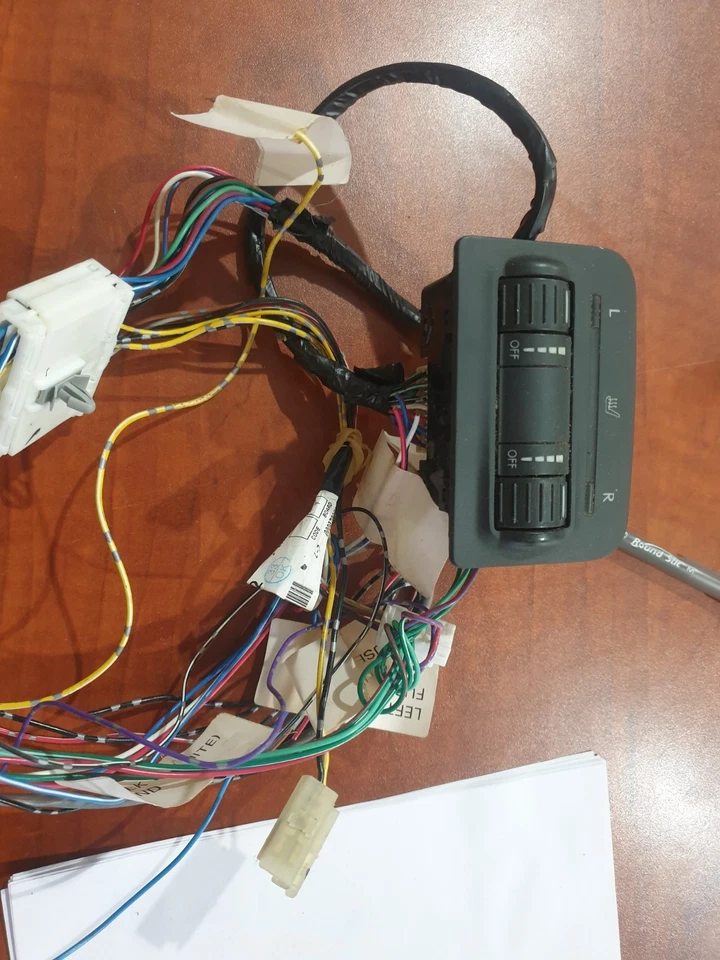 Interruptor de control de asiento térmico Subaru Legacy Outback 2005-06 OEM P/N 83245AG06AWA Foto 1 de 1