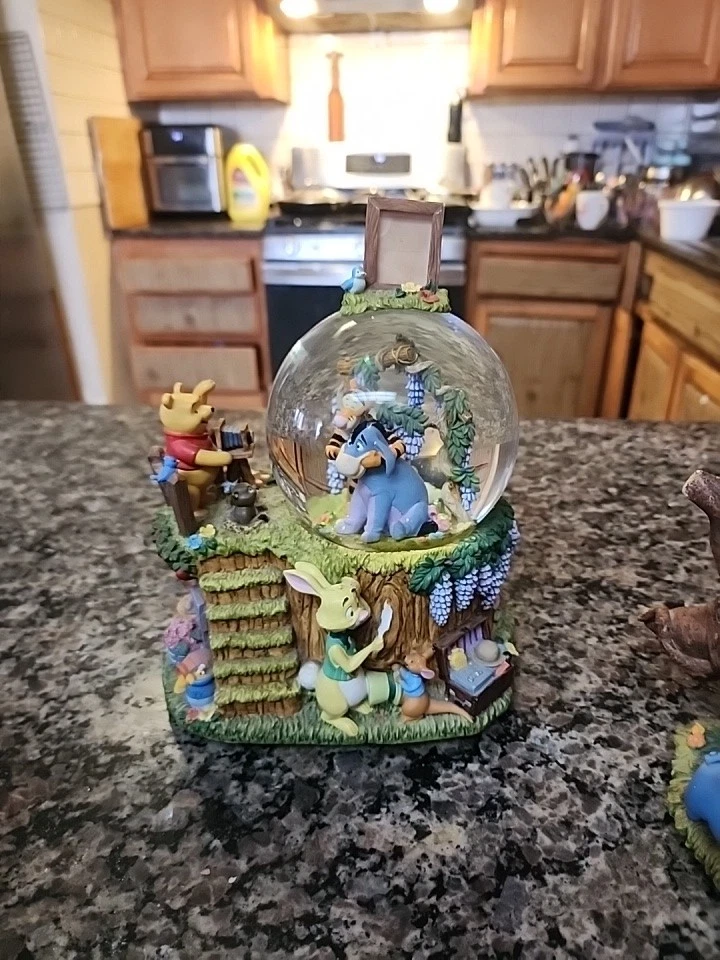 Globo de nieve musical Winnie the Pooh 1963 vintage Foto 1 de 1