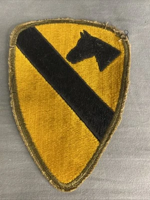 ORIGINAL WWII WW2 U.S. ARMY 1ST CAVALRY DIVISION PATCH OD BOARDER - Image 1 of 3