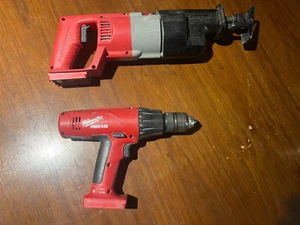 Sierra recreativa Milwaukee 18V 6515-20 M18 y taladro percutor de 1/2" 0524-20, solo herramientas - Imagen 1 de 7