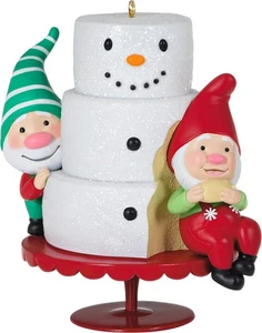 Hallmark Keepsake Weihnachtsornament 2021, Gnom Für Weihnachtsgnome Mit Kuchen - Bild 1 von 3