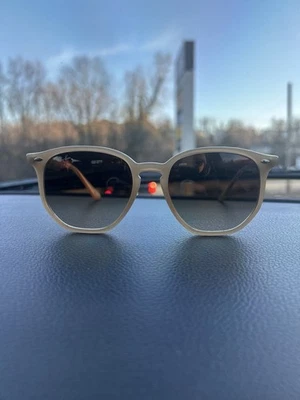 Gafas de sol Ray-Ban RB4306 hexagonales, beige ópalo/marrón degradado marrón oscuro, 54 mm Foto 1 de 3